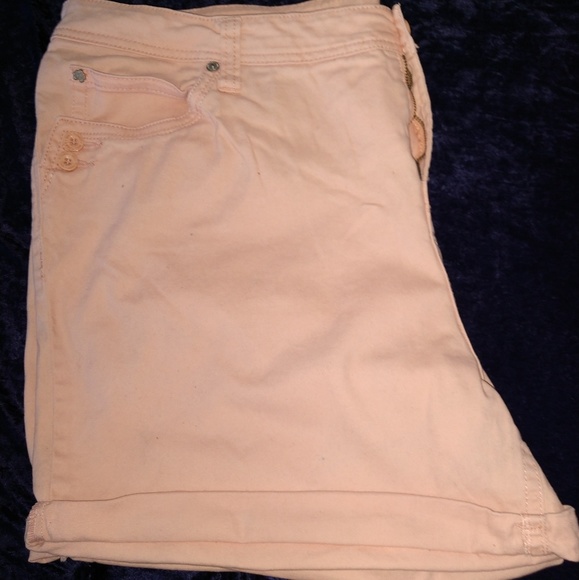 Shorts - Picture 2 of 5